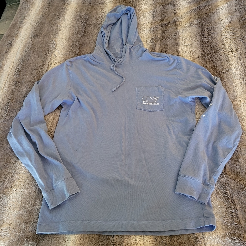 Vineyard Vines hooded t-shirt size xs